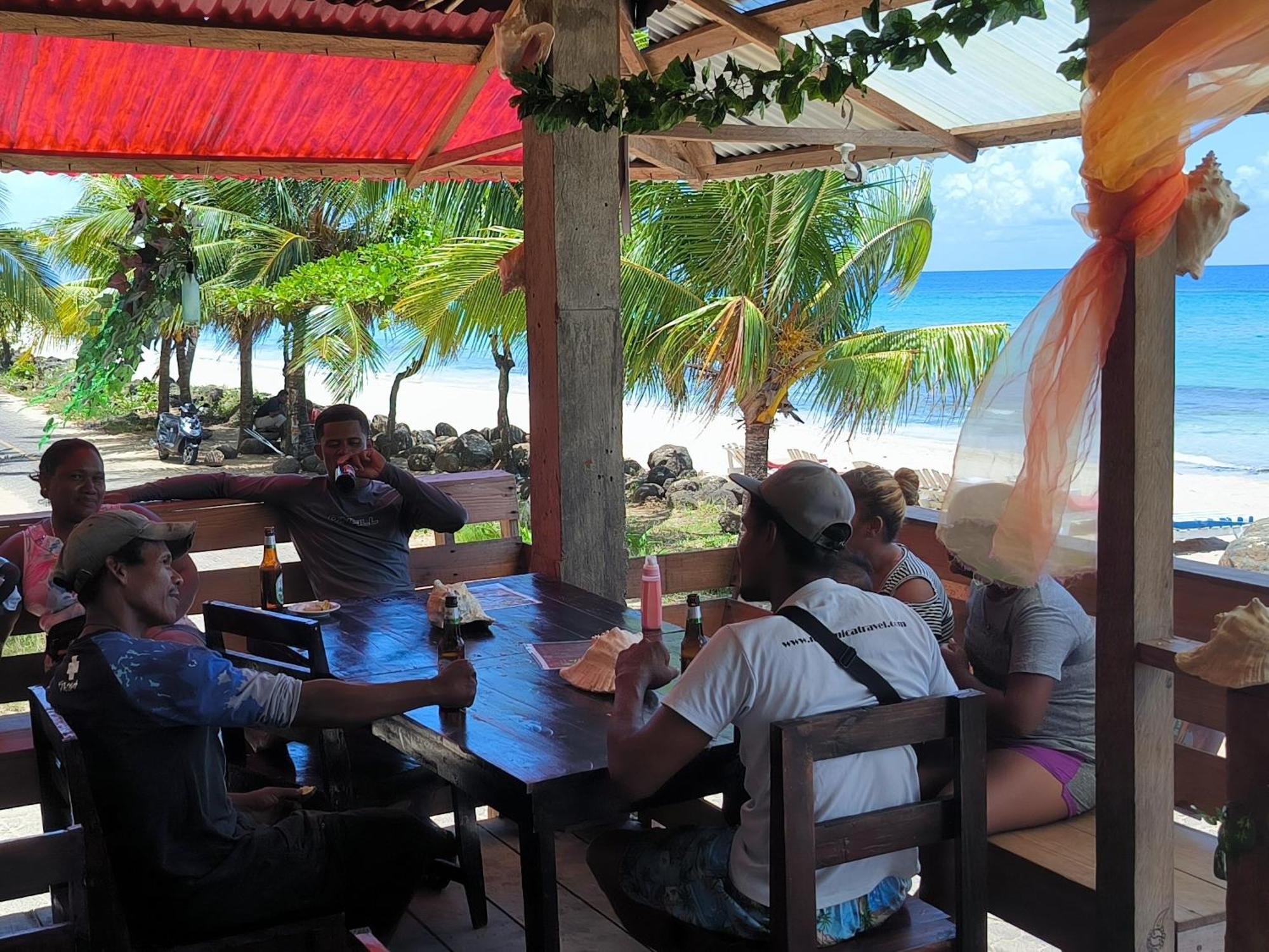 Paraiso Beach Hotel Brig Bay Eksteriør billede