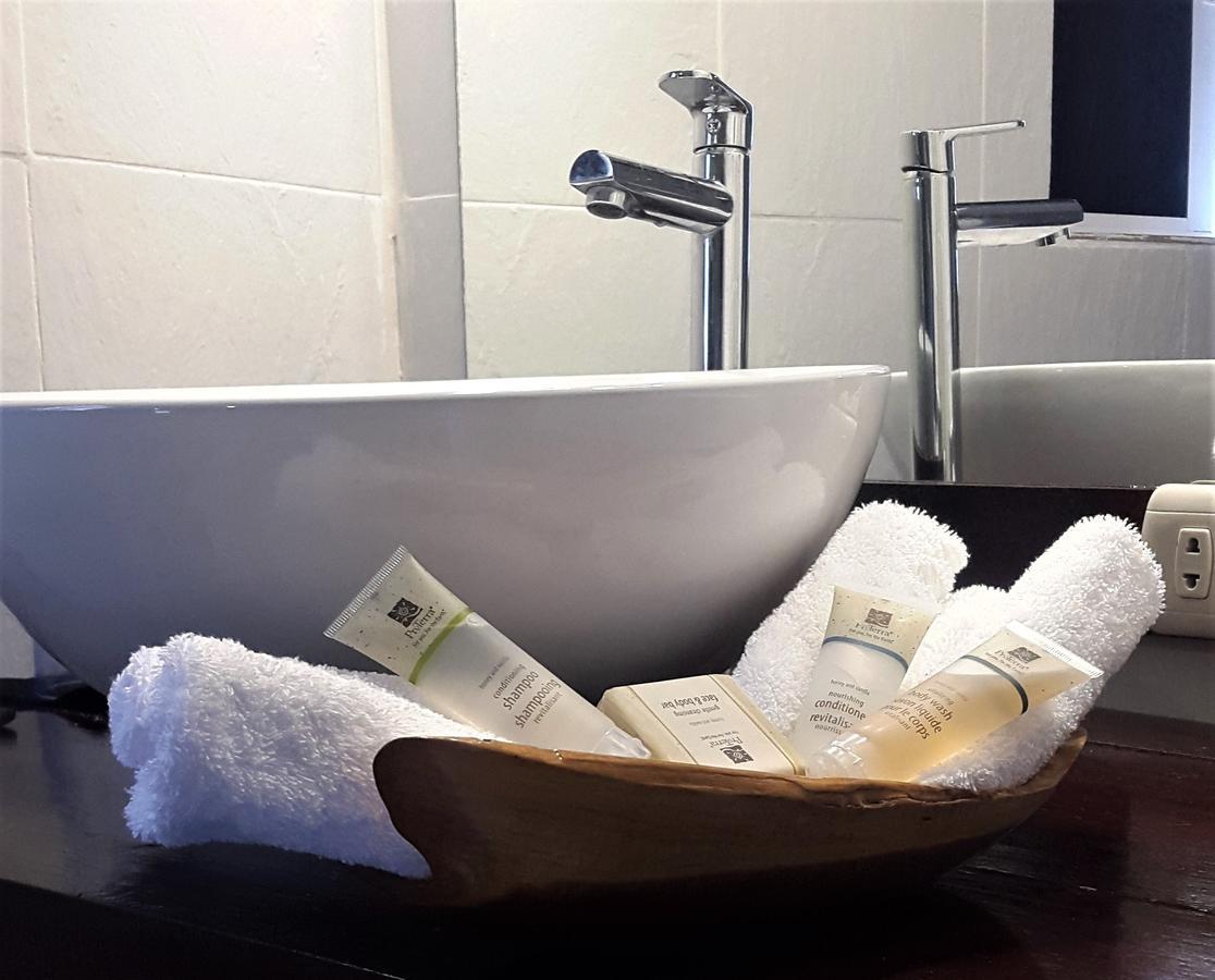Paraiso Beach Hotel Brig Bay Eksteriør billede